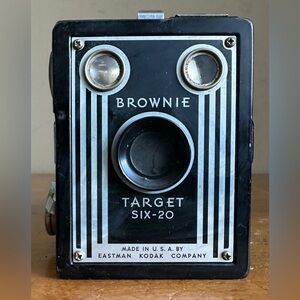 Vintage 1940' Eastman Kodak Brownie Target Six-20 Box Art Deco Film Camera USA